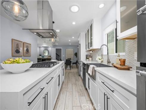215 Knoxville Avenue, Huntington Beach, CA