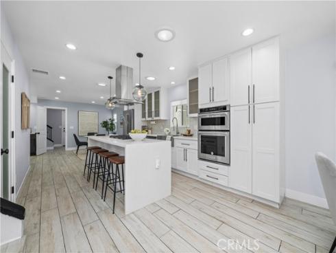 215 Knoxville Avenue, Huntington Beach, CA