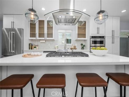 215 Knoxville Avenue, Huntington Beach, CA