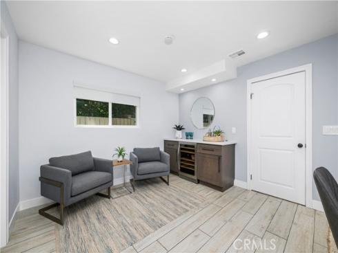 215 Knoxville Avenue, Huntington Beach, CA
