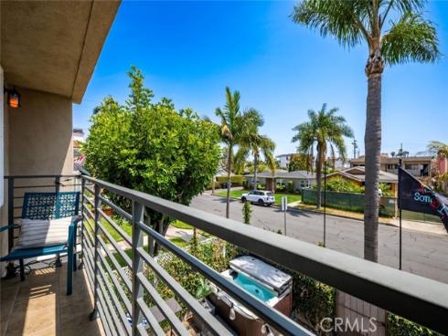 215 Knoxville Avenue, Huntington Beach, CA