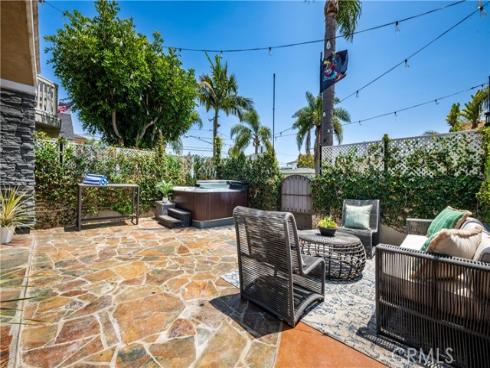215 Knoxville Avenue, Huntington Beach, CA