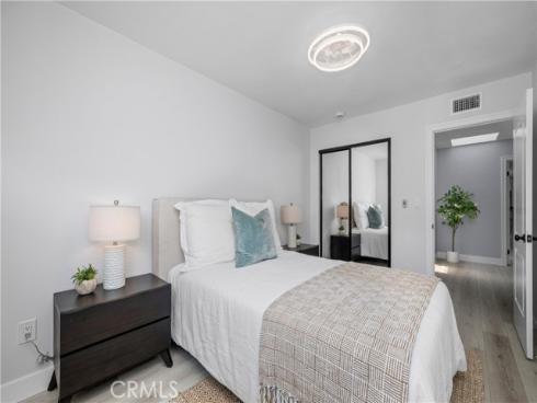 215 Knoxville Avenue, Huntington Beach, CA