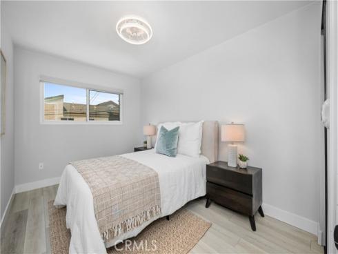 215 Knoxville Avenue, Huntington Beach, CA