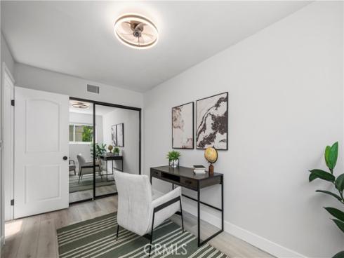 215 Knoxville Avenue, Huntington Beach, CA