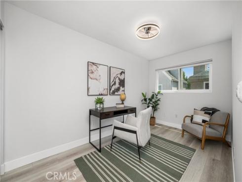 215 Knoxville Avenue, Huntington Beach, CA