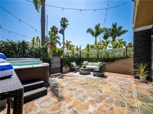 215 Knoxville Avenue, Huntington Beach, CA