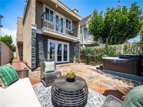 215 Knoxville Avenue, Huntington Beach, CA