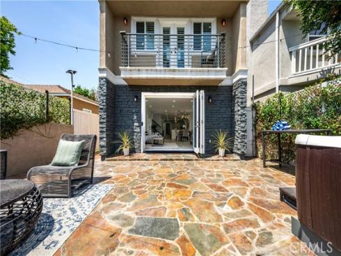 215 Knoxville Avenue, Huntington Beach, CA