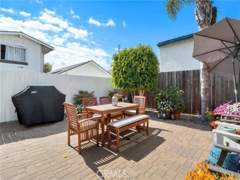 207 Memphis Avenue, Huntington Beach, CA