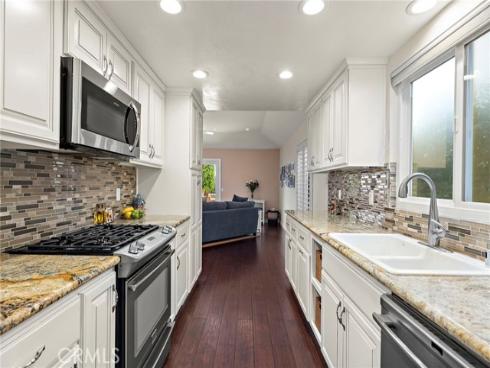 207 Memphis Avenue, Huntington Beach, CA