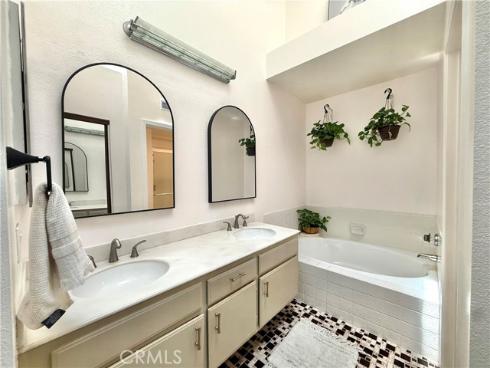 7402 Yellowtail Drive #204 204 Drive, Huntington Beach, CA