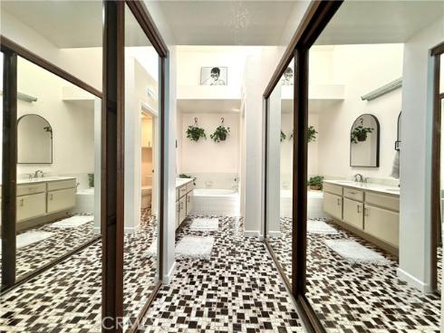 7402 Yellowtail Drive #204 204 Drive, Huntington Beach, CA