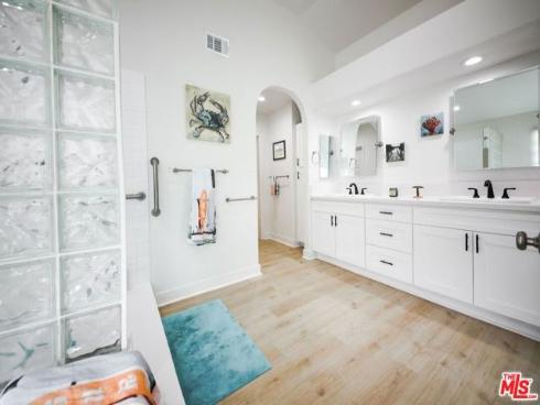 218 Indianapolis Avenue, Huntington Beach, CA