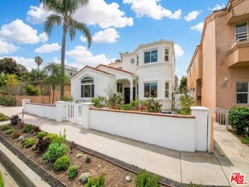 218 Indianapolis Avenue, Huntington Beach, CA
