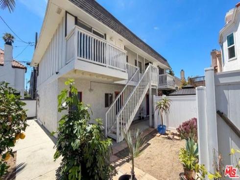 218 Indianapolis Avenue, Huntington Beach, CA