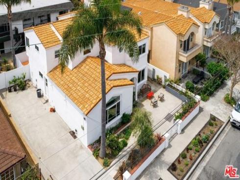 218 Indianapolis Avenue, Huntington Beach, CA