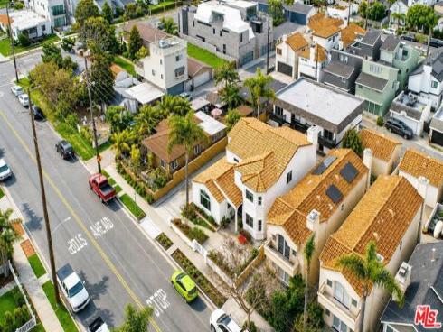 218 Indianapolis Avenue, Huntington Beach, CA