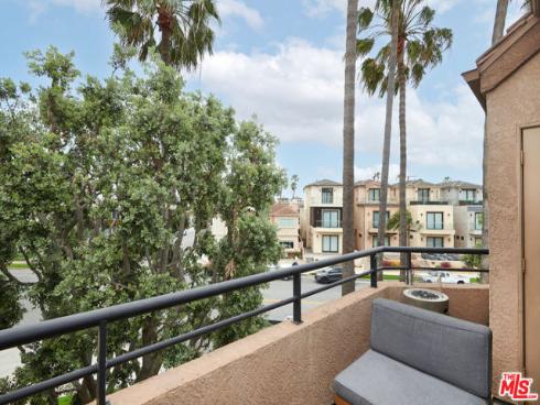 1200 Pacific Coast 305 Highway, Huntington Beach, CA