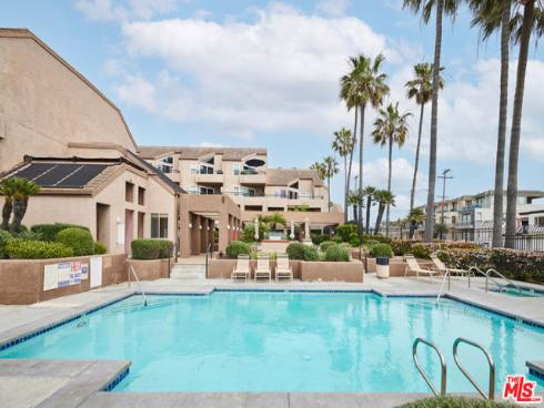 1200 Pacific Coast 305 Highway, Huntington Beach, CA