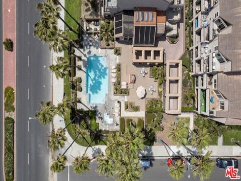 1200 Pacific Coast 305 Highway, Huntington Beach, CA