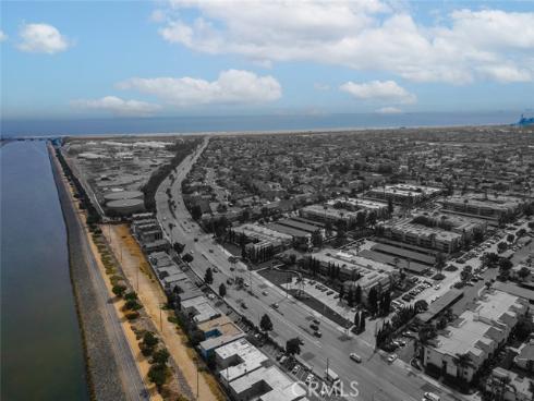 21662 Brookhurst C , Huntington Beach, CA