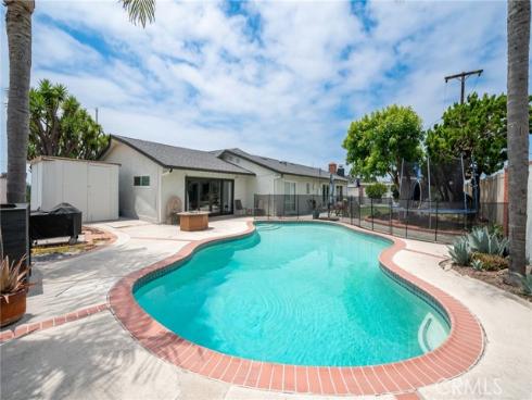 5471  Meadowlark   Drive, Huntington Beach, CA