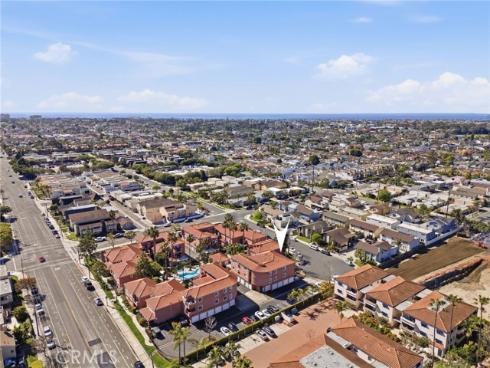 409  Utica D34  D34 , Huntington Beach, CA