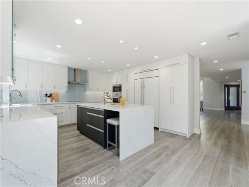 19545 Woodlands Dr , Huntington Beach, CA