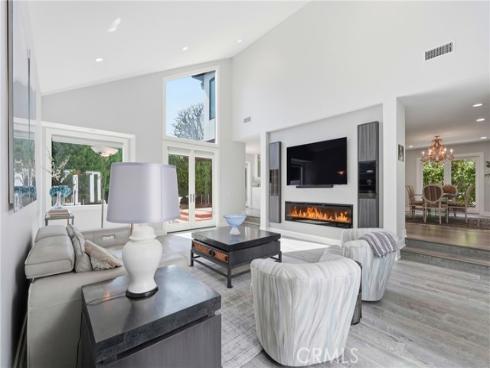 19545 Woodlands Dr , Huntington Beach, CA