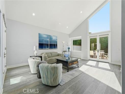 19545 Woodlands Dr , Huntington Beach, CA