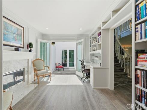 19545 Woodlands Dr , Huntington Beach, CA