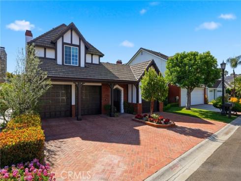 19545 Woodlands Dr , Huntington Beach, CA