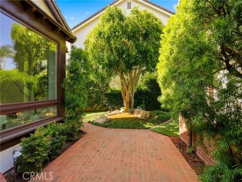 19545 Woodlands Dr , Huntington Beach, CA