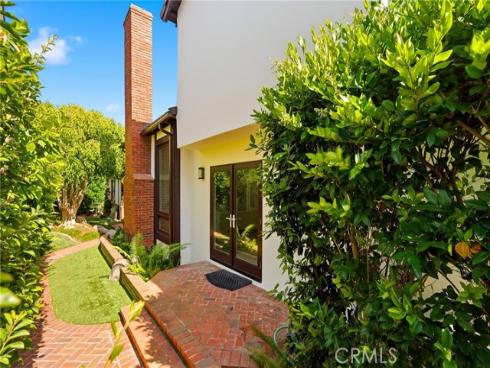 19545 Woodlands Dr , Huntington Beach, CA