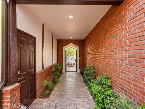 19545 Woodlands Dr , Huntington Beach, CA