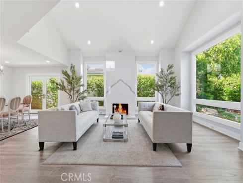 19545 Woodlands Dr , Huntington Beach, CA