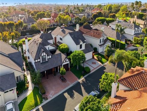 19545 Woodlands Dr , Huntington Beach, CA