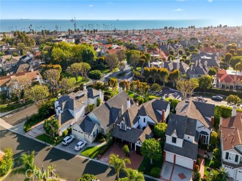 19545 Woodlands Dr , Huntington Beach, CA