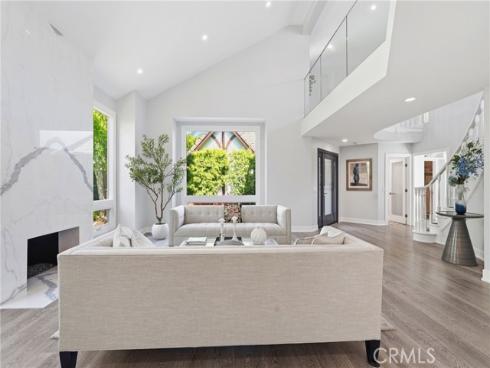 19545 Woodlands Dr , Huntington Beach, CA