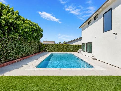 8711 Larkport Drive, Huntington Beach, CA