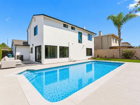 8711 Larkport Drive, Huntington Beach, CA