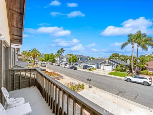 1407 Lakeside , Huntington Beach, CA