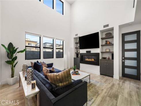 404 10th Street, Huntington Beach, CA