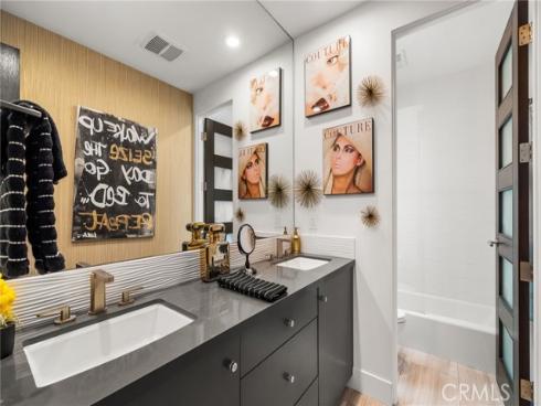 404 10th Street, Huntington Beach, CA
