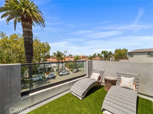404 10th Street, Huntington Beach, CA