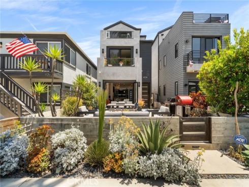 404  10th   Street, Huntington Beach, CA