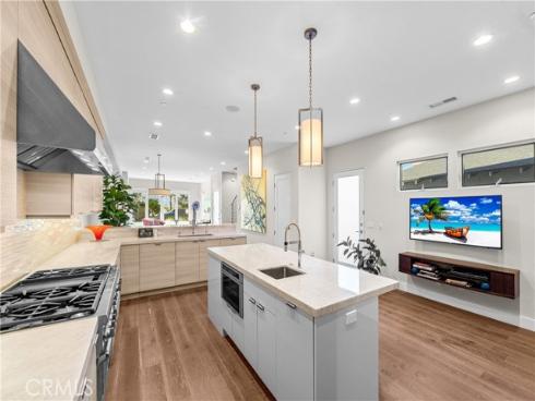 621 Frankfort Avenue, Huntington Beach, CA