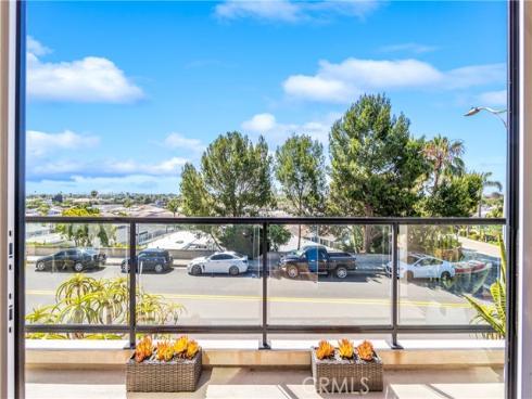 621 Frankfort Avenue, Huntington Beach, CA
