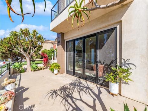 621 Frankfort Avenue, Huntington Beach, CA